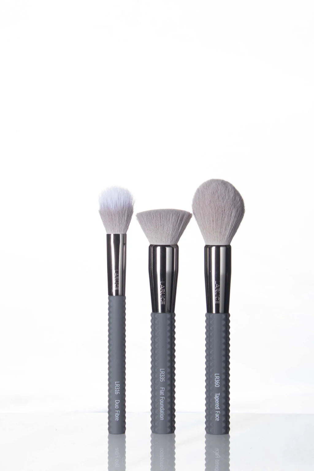 JUEGO DE BROCHAS DE MAQUILLAJE DE 3 PIEZAS ISABELLA