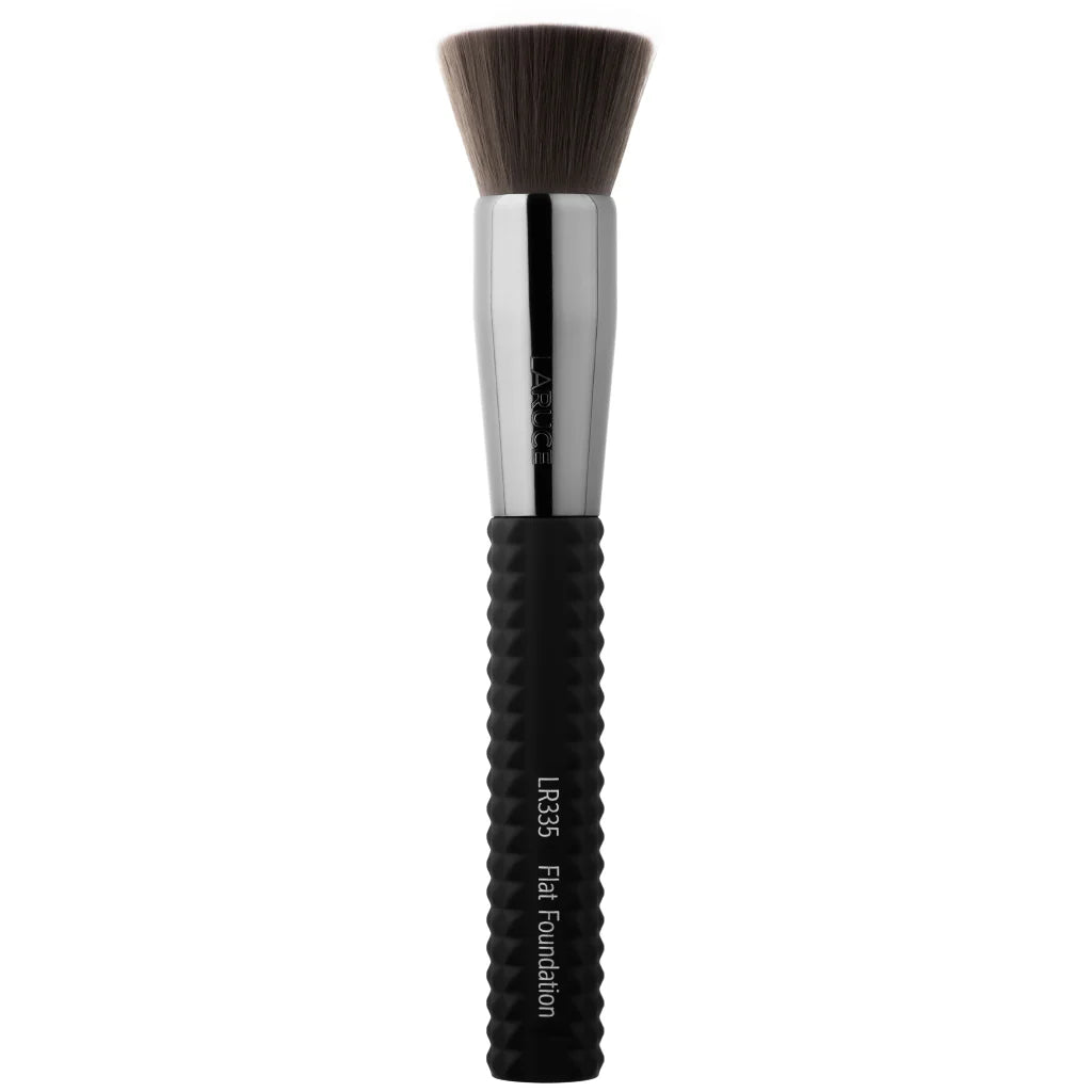 BROCHA PLANA PARA BASE DE MAQUILLAJE LR335
