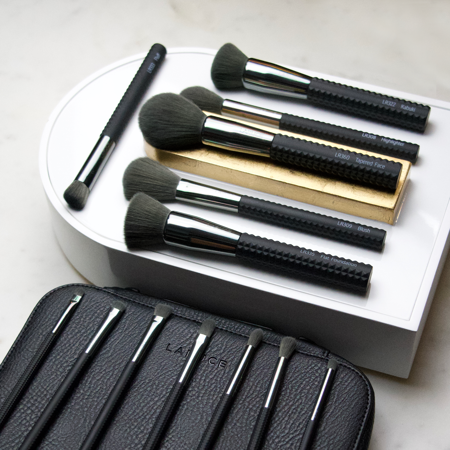 JUEGO DE BROCHAS DE MAQUILLAJE ANN DE 13 PIEZAS CON ESTUCHE